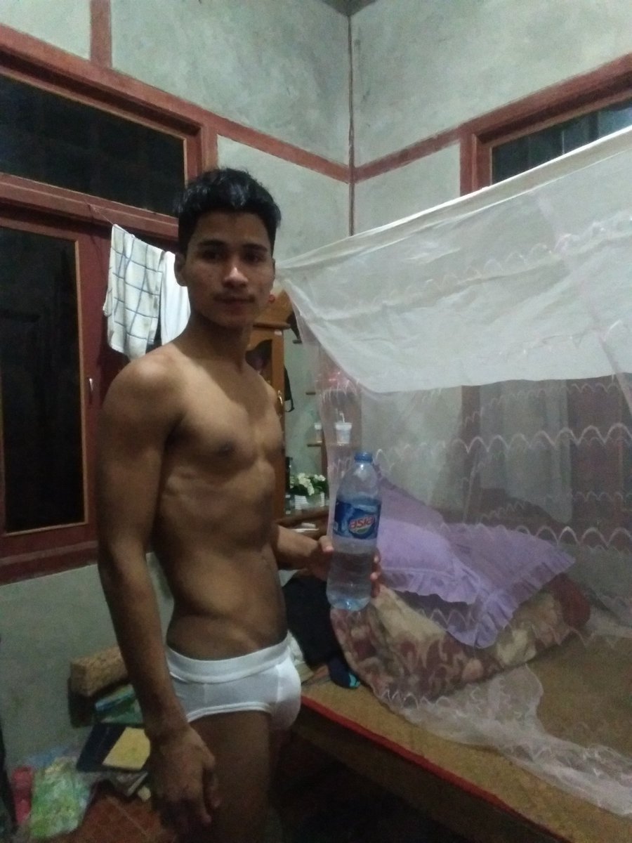 awngawng6's tweet photo. မနက္ခင္းမွာ ေရေသာက္ၾကေနာ္ https://t.co/bwY1OaD1th