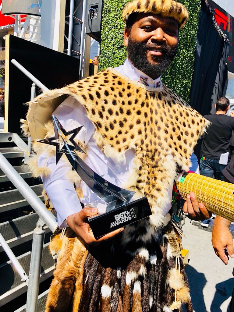 NathiMthethwaSA's tweet photo. It's our great pleasure to congratulate @Sjava_ATM for winning the @BET_Africa Viewers Choice Award in the Best New International Act category. You are a shining example of how important it is to be authentically African &amp; how impactful South African musicians are internationally https://t.co/cmQFTZs8Kw
