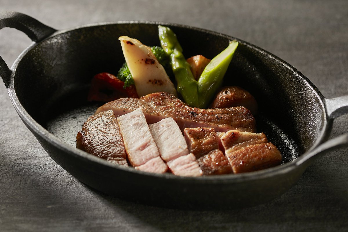 SheratonTaipei's tweet photo. ❤️Steak lovers behold! Antoine Room’s STEAK FEAST has begun!💪💪💪

🐂Australian T-bone Wagyu Steak Cured 30 Days
🐂U.S. Prime Rib-eye Steak
🐷Dry-aged U.S. SRF Berkshire Pork Chop

🍴Have you decided on which steak to start your feast?🍴 https://t.co/0VApBSBSDB
