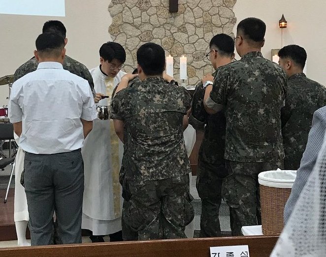 Wiphawan_Thong's tweet photo. ☂️2018-06-25 📮#180DAY
@taeccool 💚🐹《343Day》
June 24, people found you at the church. I'm not sure what ritual you have at church. But it's important. And you are always important to be important. https://t.co/PV2FjxKaRe