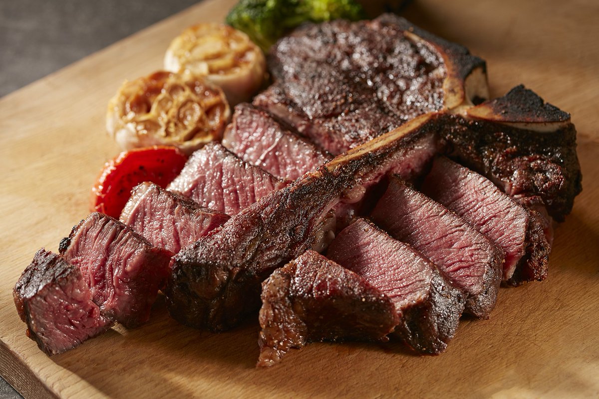SheratonTaipei's tweet photo. ❤️Steak lovers behold! Antoine Room’s STEAK FEAST has begun!💪💪💪

🐂Australian T-bone Wagyu Steak Cured 30 Days
🐂U.S. Prime Rib-eye Steak
🐷Dry-aged U.S. SRF Berkshire Pork Chop

🍴Have you decided on which steak to start your feast?🍴 https://t.co/0VApBSBSDB