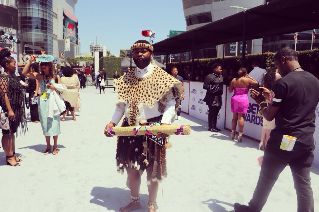BET_Africa's tweet photo. Congratulations to @Sjava_ATM for winning the Viewers Choice Award. #BETAwards2018 in association with @RussianBearSA and @METROFMSA. https://t.co/wjtRl8d4Ic