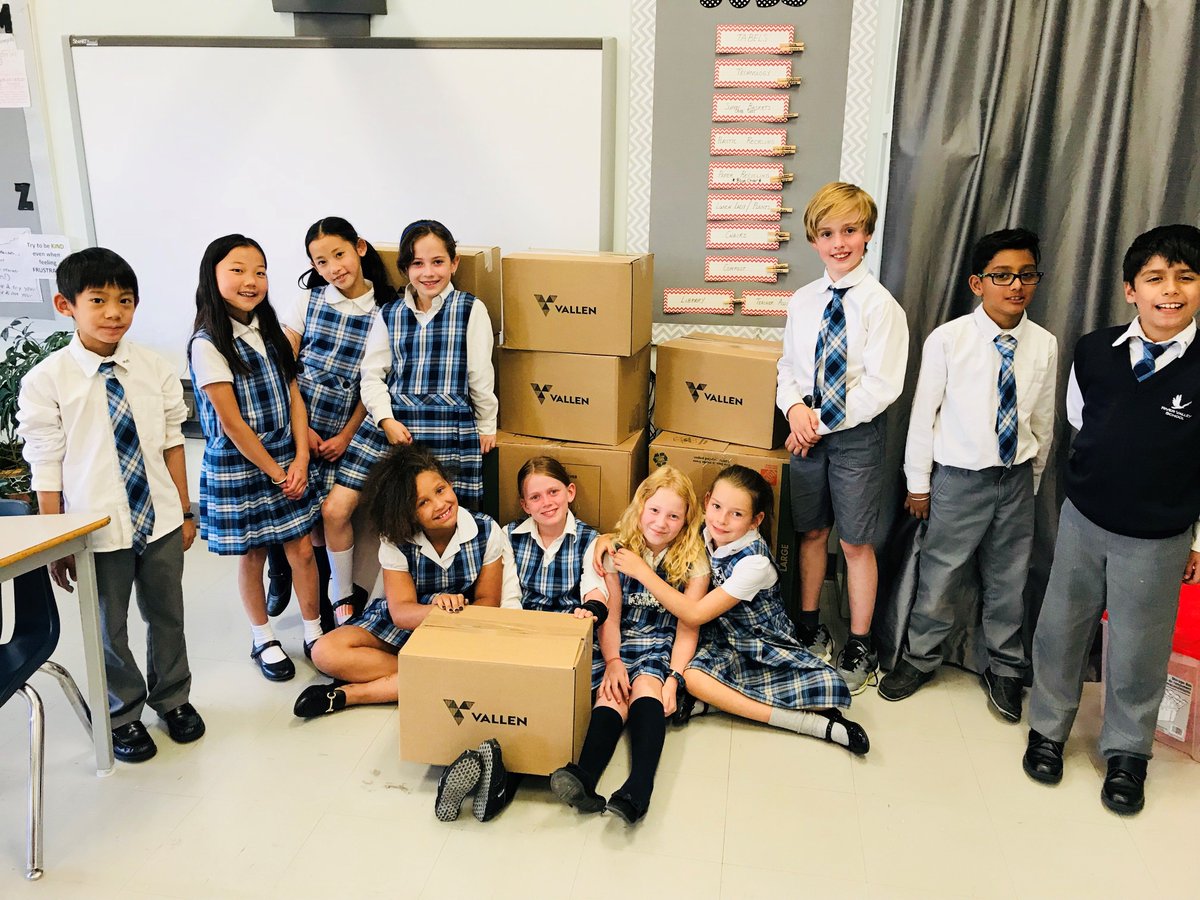 BrownBaggingIt's tweet photo. Sending a big thank you to the River Valley School @rvssocial #community for their donation of hundreds of #LunchIsLove snack bags to help feed and care for #Calgary kids and teens! #KidsHelpingKids #SnackDrive https://t.co/NCUdwoHrb9