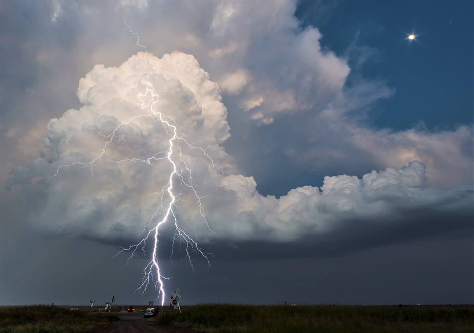 Texas Storm Chasers on Twitter "Yesterday's lightning shot in much higher resolution! South of