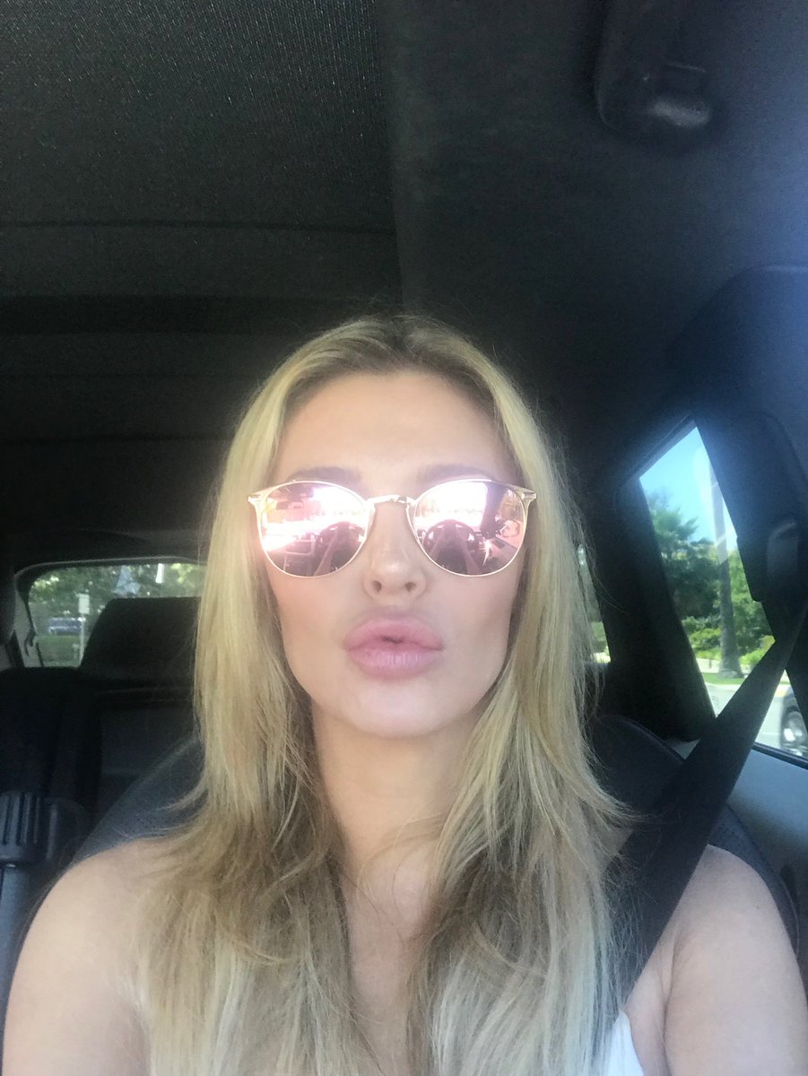 Brandi Glanville tweet media