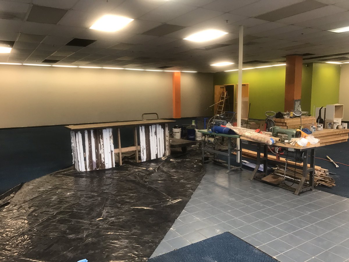 LivRework's tweet image. Blockbuster Video gets a Make Over! Liv Again ReWork Studio @ the Blockbuster Video building in Cambridge MD. Underway!