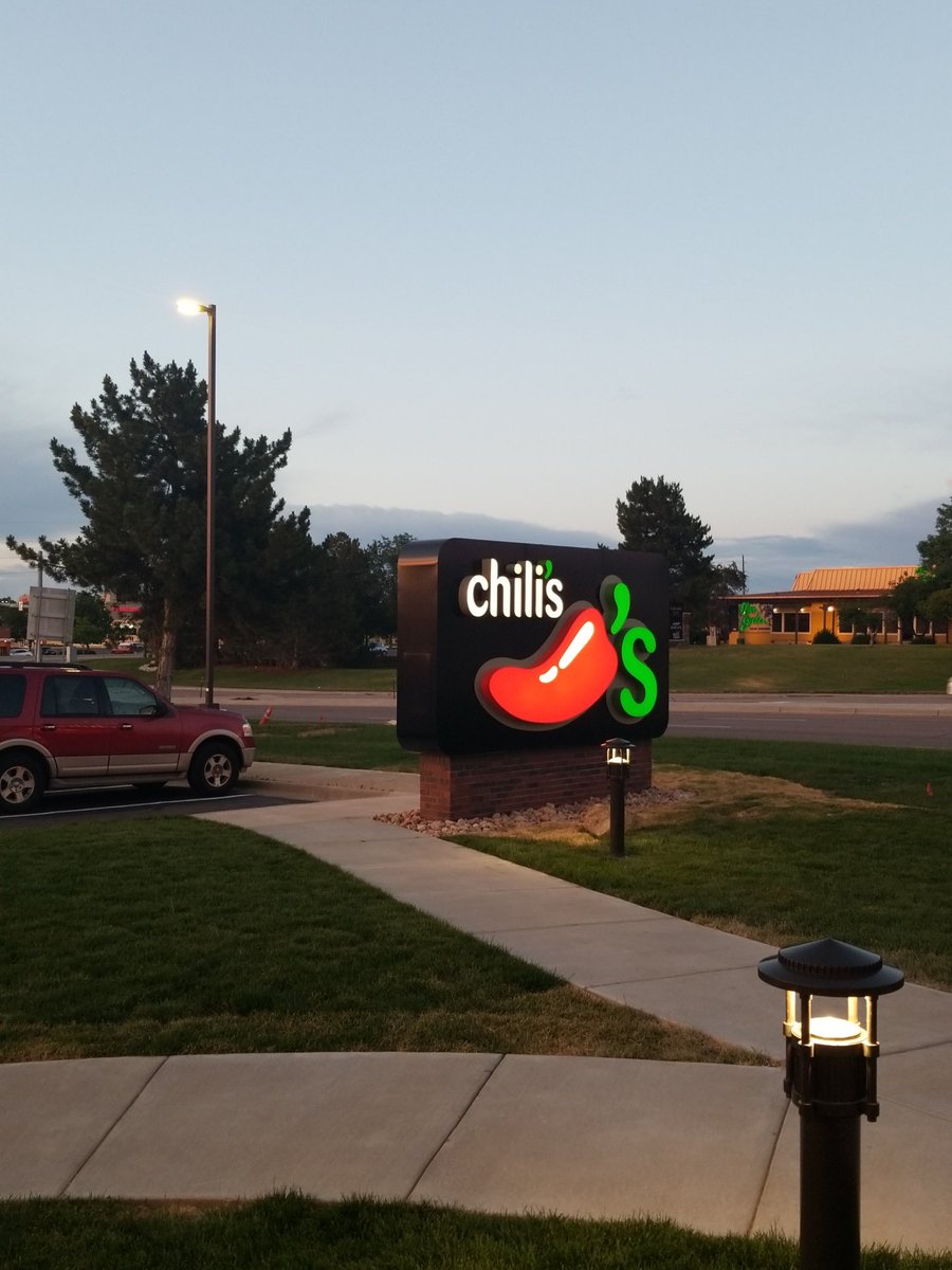 Peace out #ChilisHighlandsRanch! Y'all are gonna kill it #likenoplaceelse @ChilisJobs #chilisLove #trainerlove