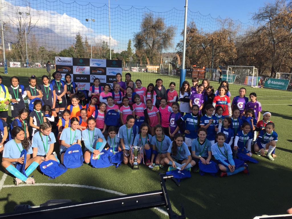 AruSports's tweet image. Muchas gracias a las futboleras, delegadas, apoderados, capitanas, equipo organizador, #ClubConecta, #Domino, #OpenToys, #Manantial, #Buka, #Speedworks, y #ClinicaAlemana x hacer de #CopaFutboleras2018 una fiesta deportiva. + info instagram (ARU Sports)