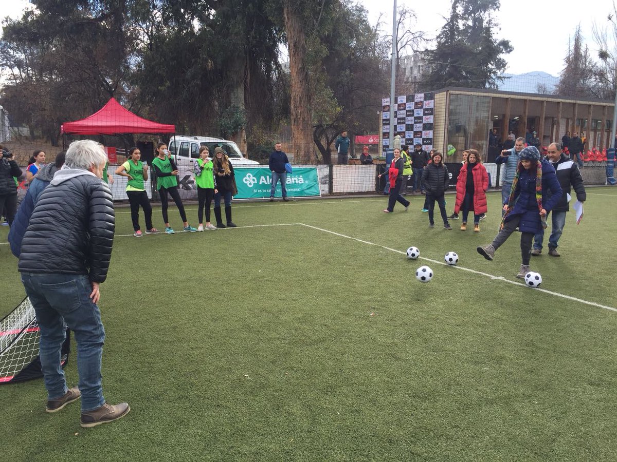 AruSports's tweet image. Muchas gracias a las futboleras, delegadas, apoderados, capitanas, equipo organizador, #ClubConecta, #Domino, #OpenToys, #Manantial, #Buka, #Speedworks, y #ClinicaAlemana x hacer de #CopaFutboleras2018 una fiesta deportiva. + info instagram (ARU Sports)