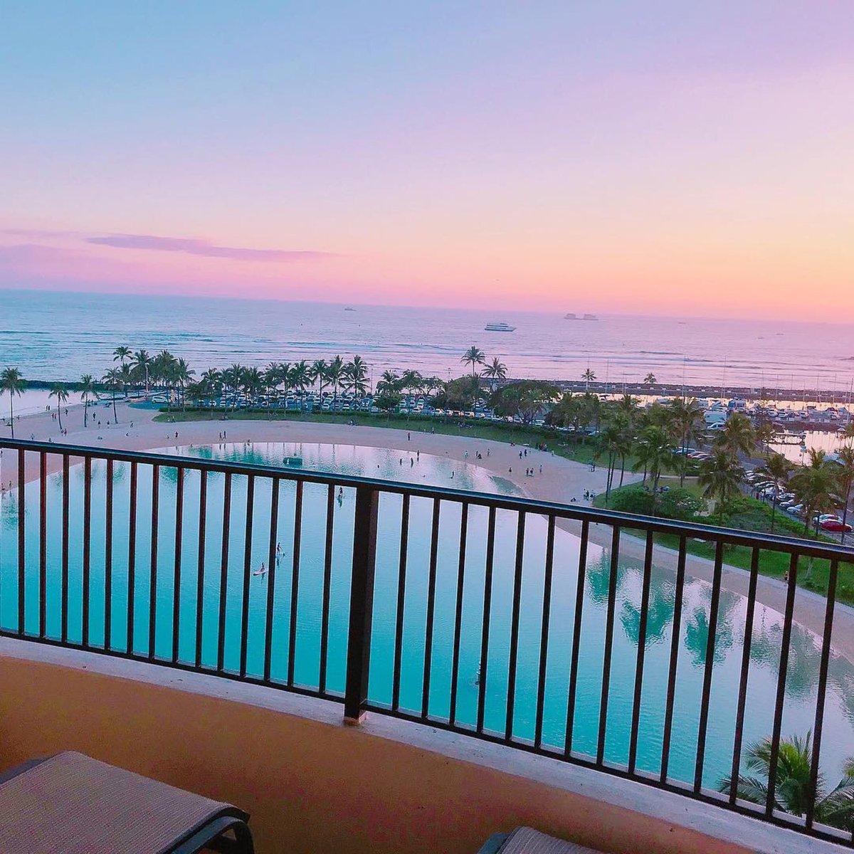 HawaiianVillage's tweet photo. Beauty to start and end your day. #waikikibeachfront #beachfrontwaikiki #hiltonhawaiianvillage #waikikiswidestbeach #dukekahanamokulagoon #hiltonhonors #visitoahu #lethawaiihappen 📸 IG friend putio1031 https://t.co/bKlRaWLIJI