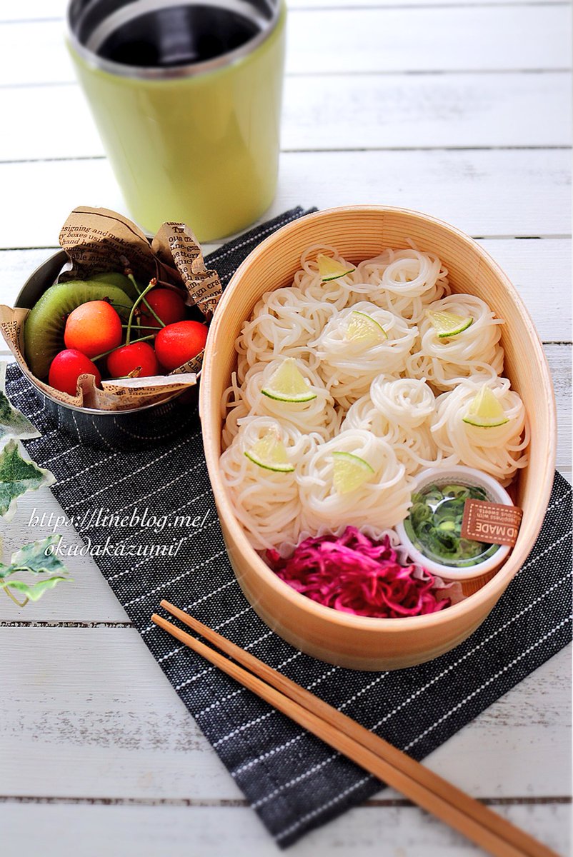 ラクさ最強 夢の1品弁当 発売中 奥田和美 たっきーママ No Twitter 今日大阪は31度 32度 まであがるとか何とか ということで今年初の素麺弁当 スープジャーにキンキンに冷やした麺つゆを入れました 薬味ネギは別容器に 素麺はフォークでクルクルして1束