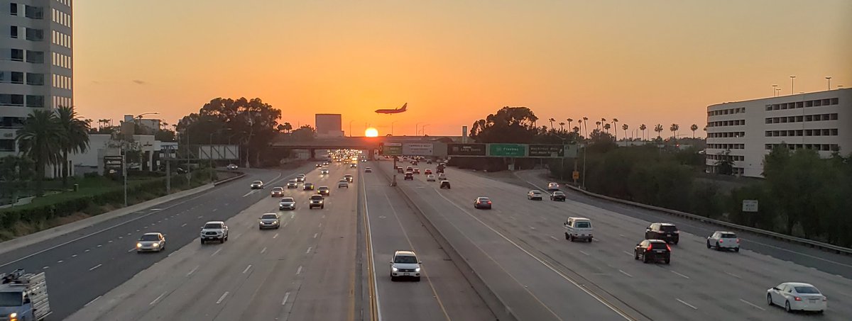 smartereveryday's tweet photo. Right place right time https://t.co/5SnRH80yVJ