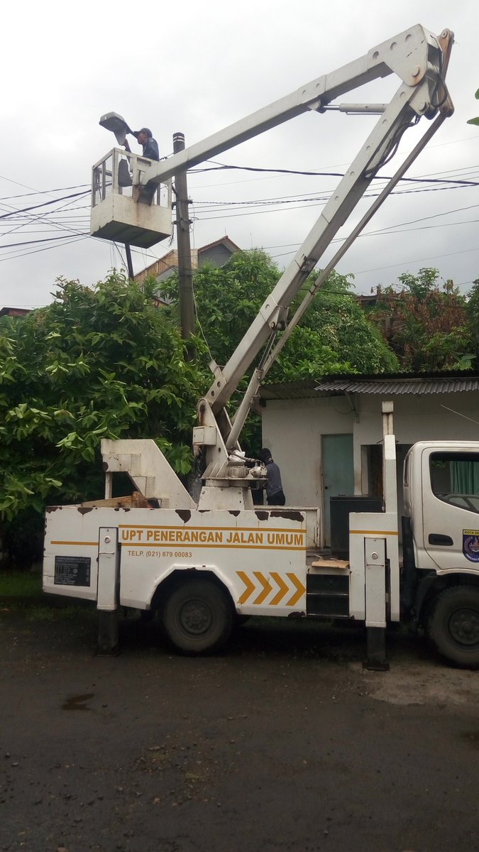 terima kasih <a href="/Dishub_Dpk/">Dishub Kota Depok</a> telah menggantikan 4 lampu PJU yang mati 🙏 cc: <a href="/pemkotdepok/">PEMERINTAH KOTA DEPOK | #AyoPakaiMasker</a> <a href="/IdrisAShomad/">Mohammad Idris</a>