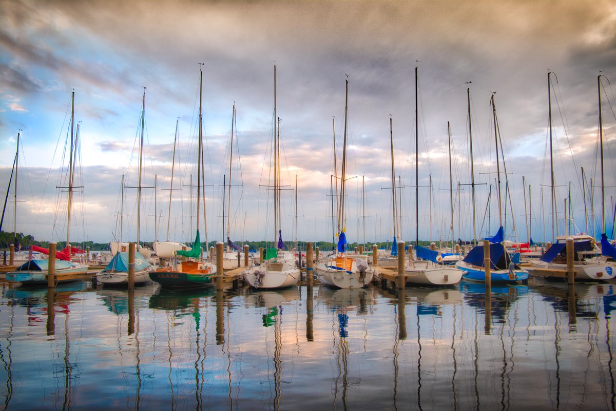 markymark2914's tweet photo. Red sky at night, sailor’s delight ⛵️ @BestPixMN #stribsummer #wayzata #sailing #lakeminnetonka #captureminnesota #captivateMN #exploreminnesota https://t.co/TesHa4Ho47