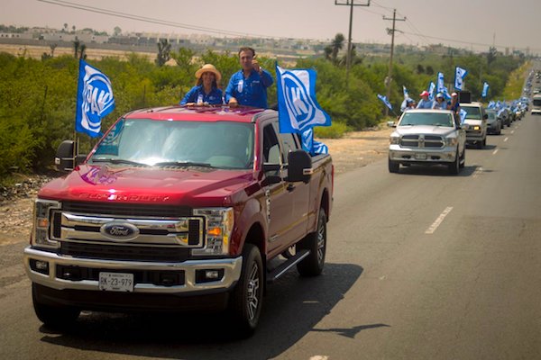 AhoraNoticiasMX's tweet photo. Cierra @AdrianGzzNL con Macro-Caravana
https://t.co/QRdJ2jWtcH #Apodaca @MyrnaBaho @leon3339945865 #Elecciones2018 https://t.co/JPXrUVzSI7