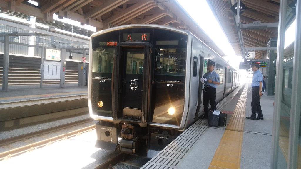 Jrk815817NZV's tweet photo. 4323M  区快/八代   817 VT-107 

鹿児島本線下り小川～有佐の線路脇陥没による安全確認により行き先変更。

幕は八代行き だが、実際は宇土行き、
宇土から先は、代行バス？の模様。

宇土行き幕見たかった(不謹慎) https://t.co/PAYj1N0OwL