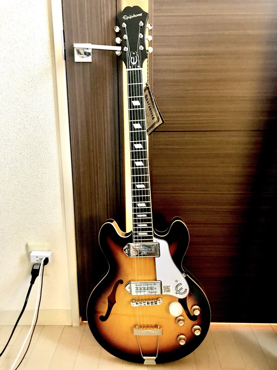 yousicc's tweet photo. ギターを新しく買った😏
これで2本目や!!

真剣に練習しよっ https://t.co/ruNzVu8XLg