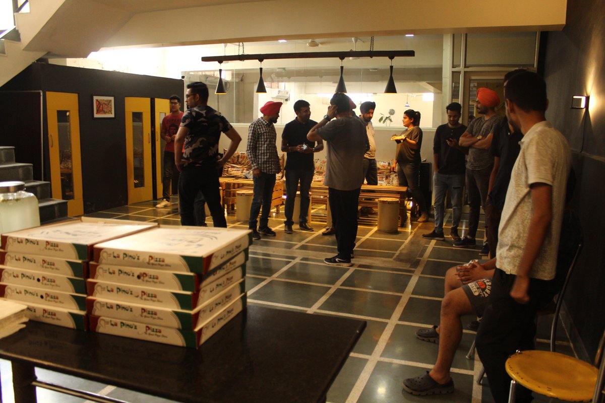 wottaworkspace's tweet image. Cheat Day at Wotta Workspace 🙌😍👍😉
.
.
.
#pizzaparty #wottacommunity #communityfun #wottafun #wottaworkspace #communitycoworking #coworkers #coworking #lapinoz Coworker.com