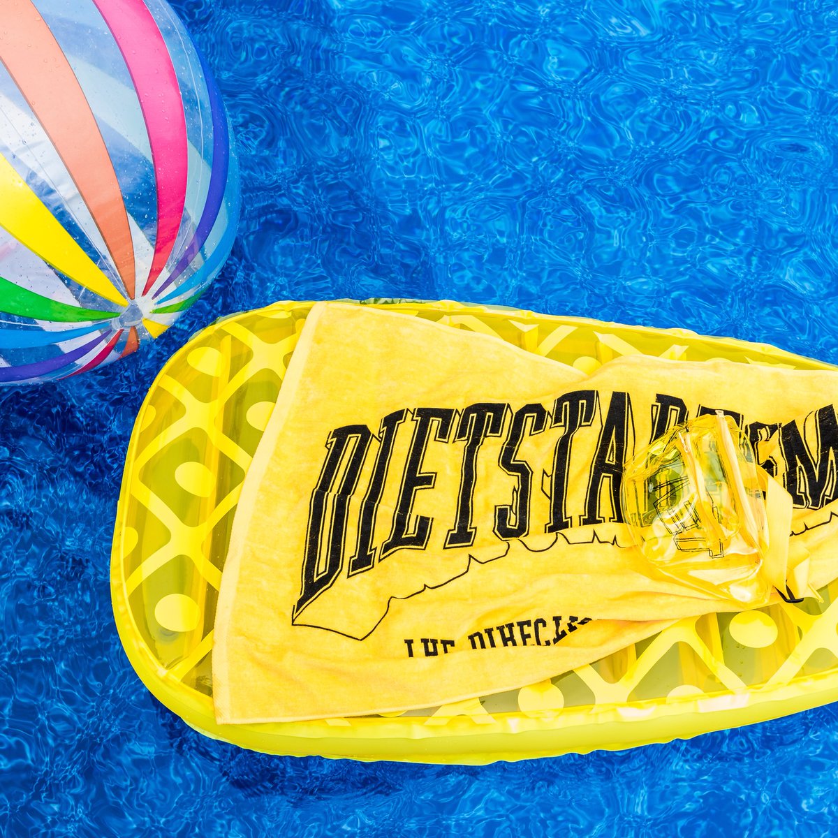 davin_not_david's tweet photo. Pool Essentials. 

https://t.co/tDChJXuXiN https://t.co/EWxnzAEgGK