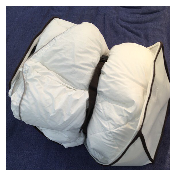 東急ハンズ新宿店 今週は梅雨の中休み おふとんを仕舞うチャンス このふとん袋が大活躍 かさばる羽毛ふとんがこんなにコンパクトに 約32cmの立方体でクローゼットの上棚にスポッと収まります メディアで紹介されブレーク中 ハンズネットでも大人気