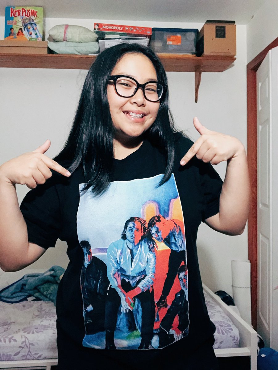 freefallfritz's tweet image. in honor of number 1 on the charts, here’s me reppin’ my boys 💫🍒💙 
#Congrats5SOS @5SOS @Luke5SOS @Calum5SOS @Michael5SOS @Ashton5SOS