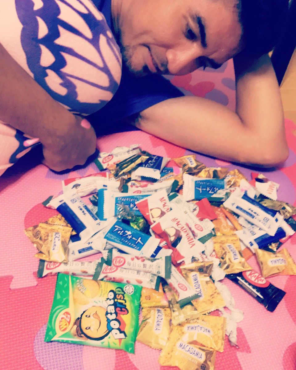 LarsRusty's tweet image. I already gave them all away! 😊🤘🏼

#SeafoodsRammen #Chocolates #Almond #Macadamia