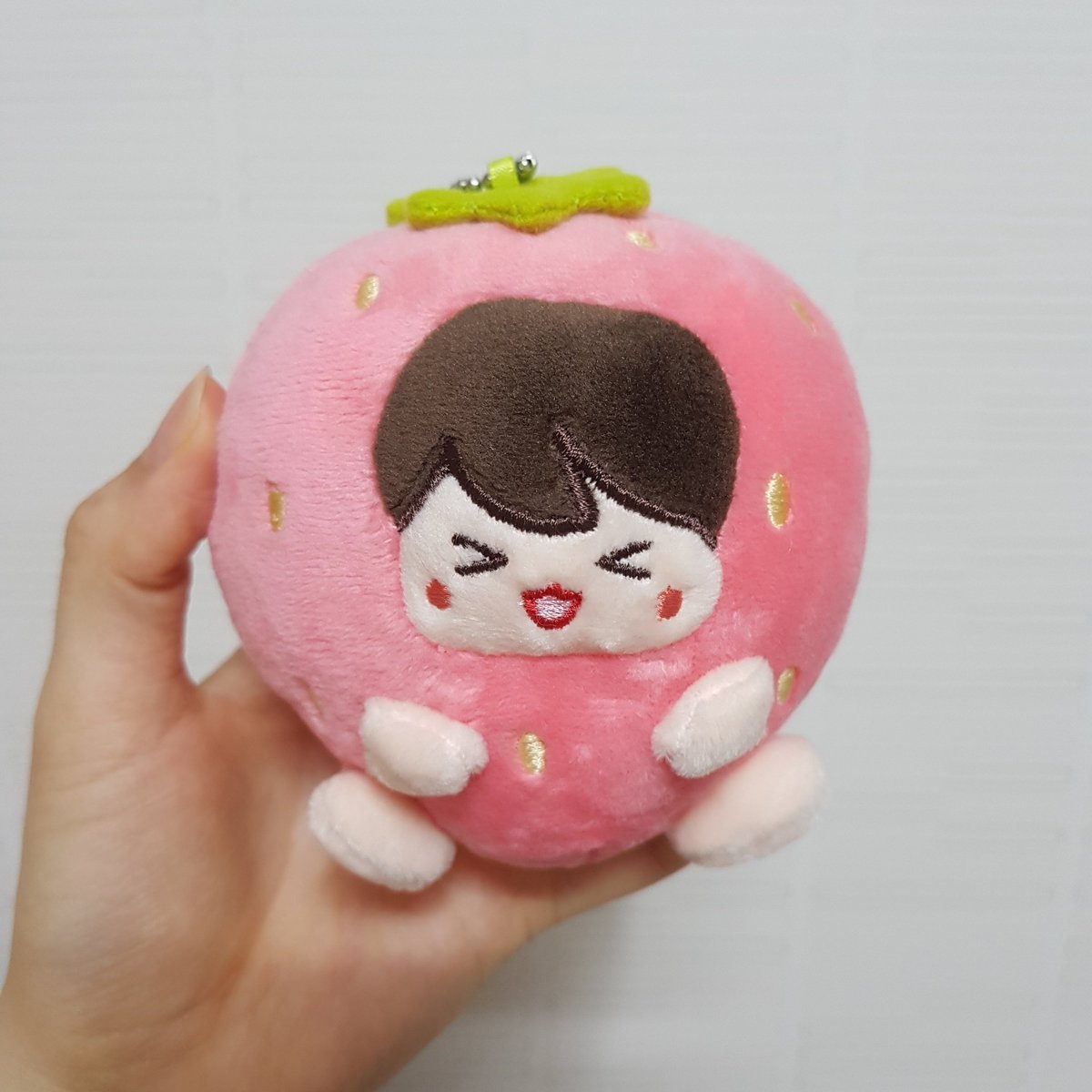 bbhj05's tweet photo. @berrys_0506 
와
세상귀엽다ㅠㅠㅠㅠ
집오니까택배와있어여🍓
행보큥 https://t.co/fS81WSNzMy