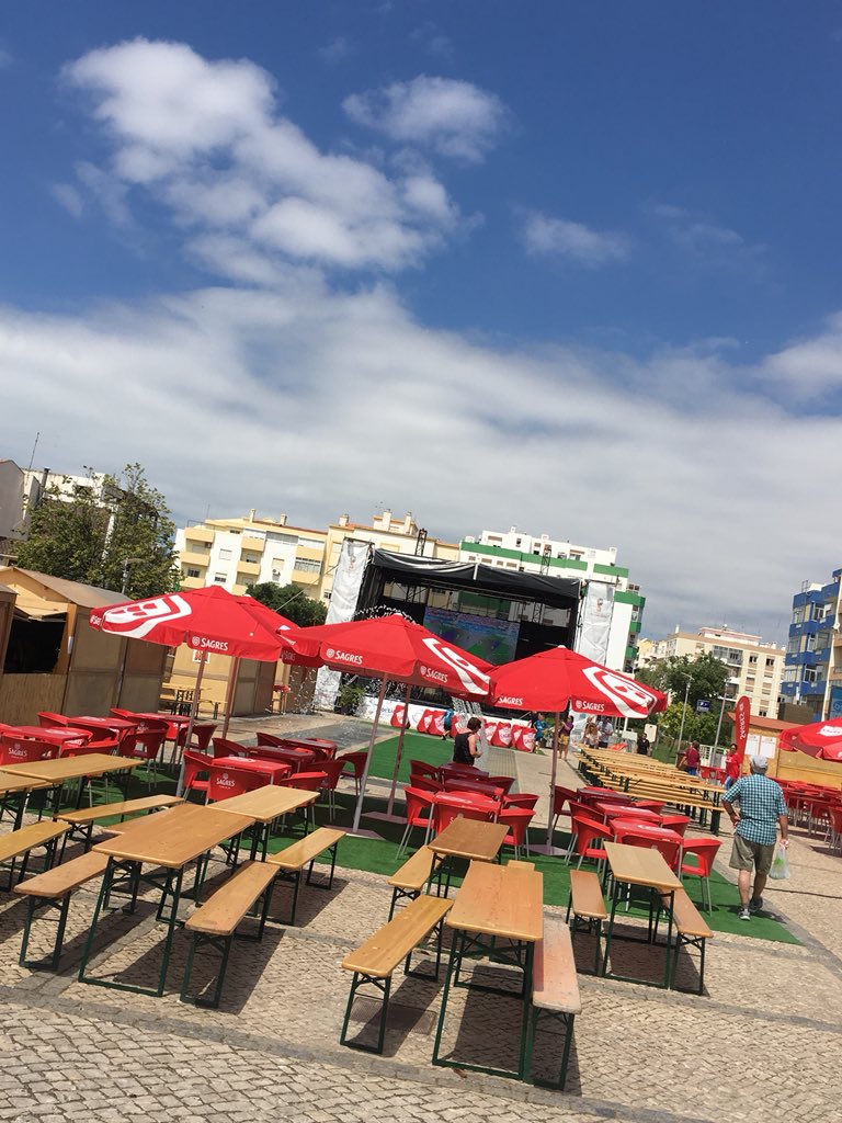 emmielenium's tweet photo. Vi kommer få bra platser till Portugals match idag! #Portimao #sol #VM2018 https://t.co/8xa1Ev34x9