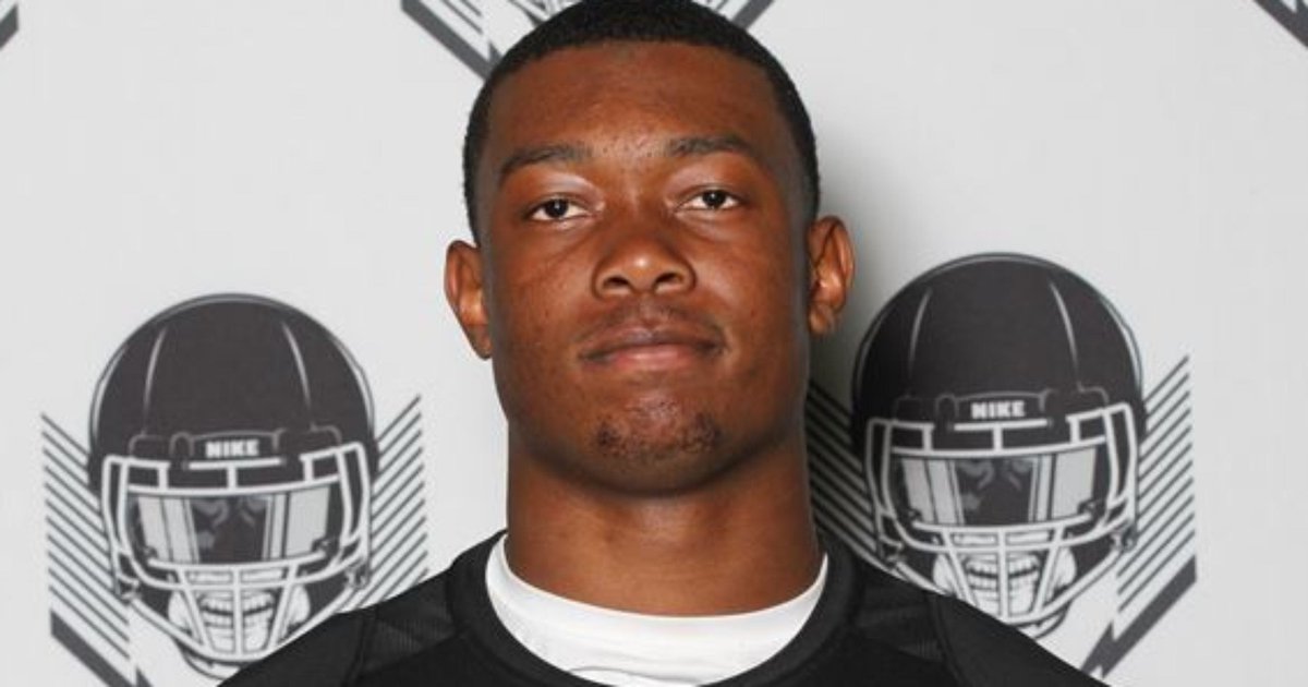GoVolsXtra's tweet image. GoVols247: Jalil Clemons commits to Vols, sold on Tennessee after first visit bit.ly/2KmgHSt