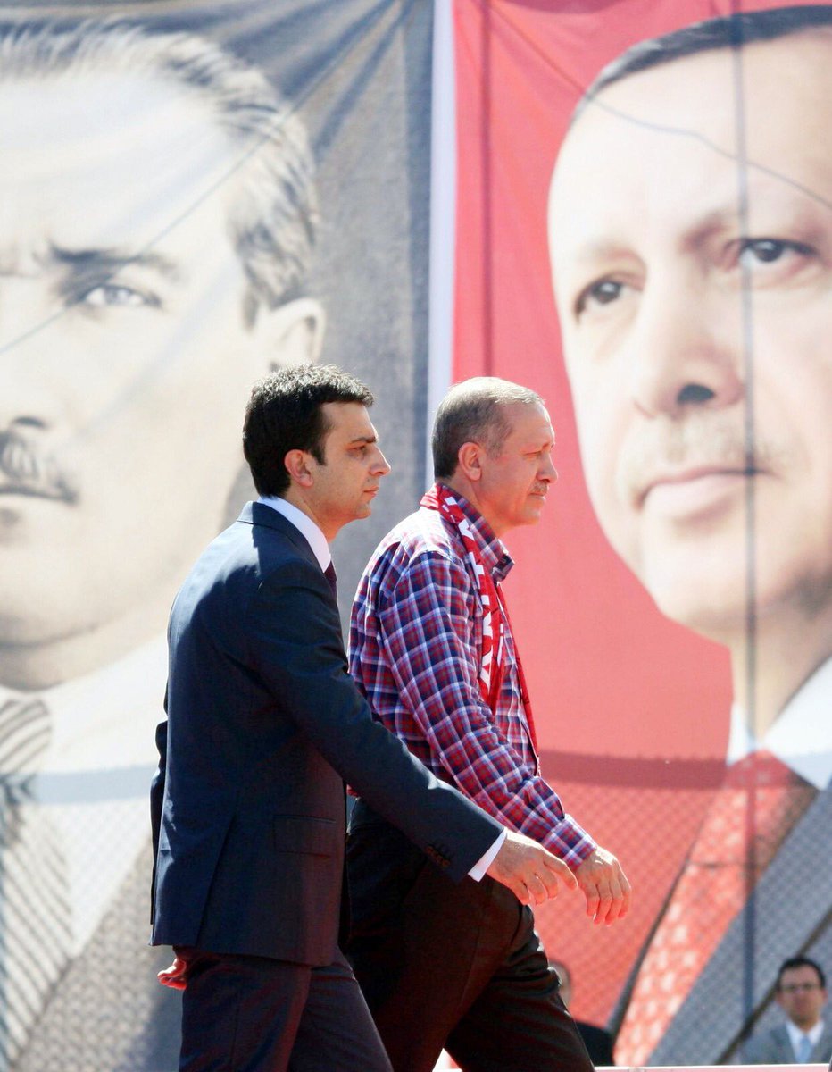 Yürüyeceksin...
Millet yürüyecek arkandan...