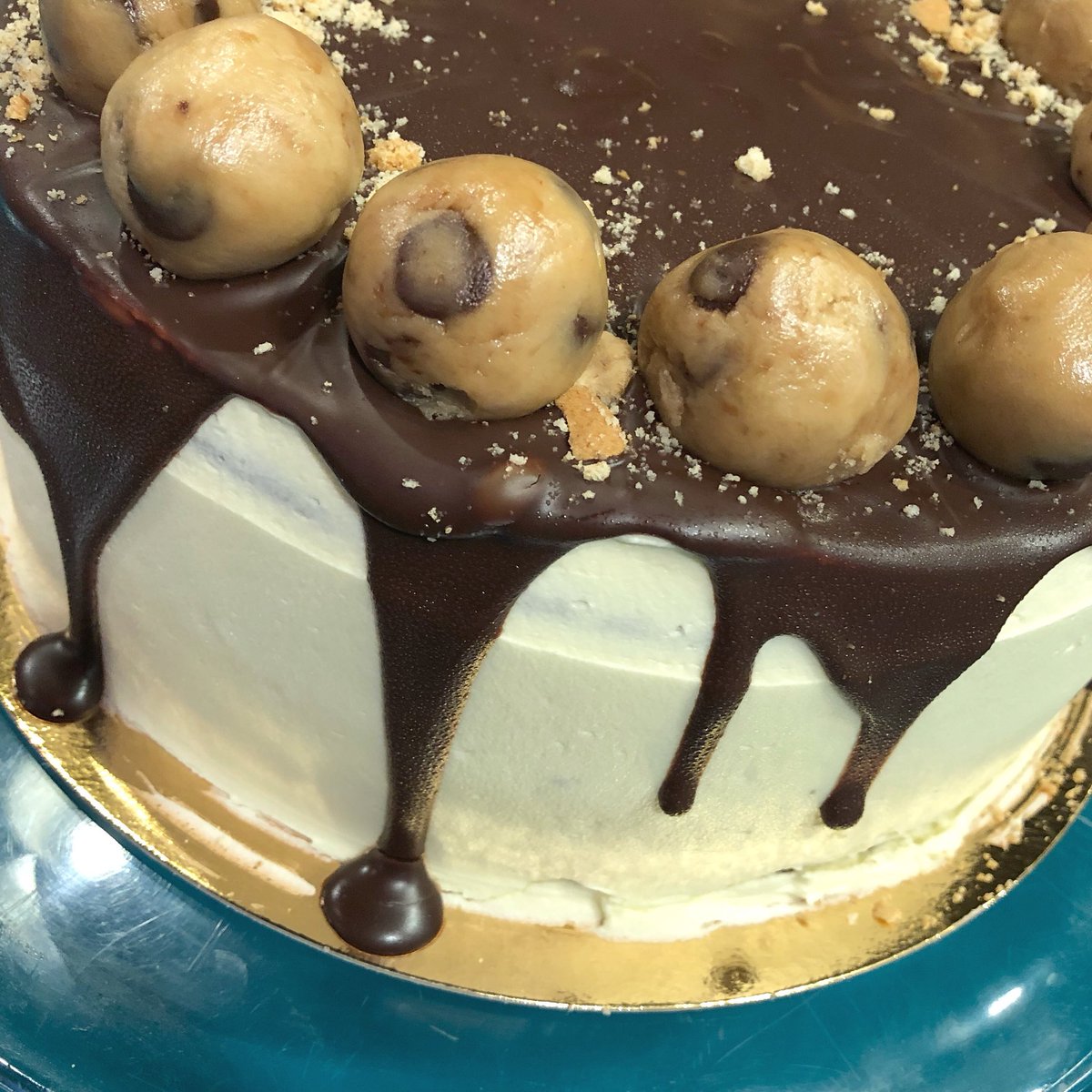 New week, new cake! Why not pop in and try a slice of the Cookie Dough Cake 🍪 #thesecretfrogcoffeeco