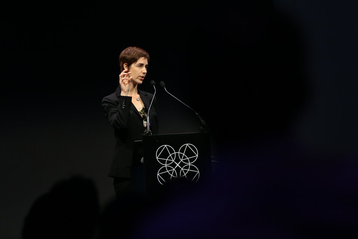 "L AI ce n'est pas une boite noire, les informaticiens sont capables de comprendre comment une machine a pris telle ou telle décision. Pour l'humain, c'est beaucoup plus difficile" Joelle Pineau #USI2018