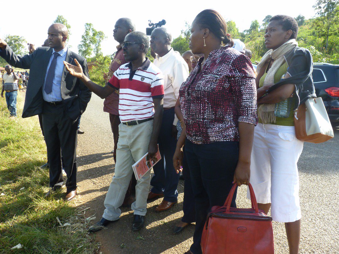 Ikiriho's tweet photo. #EACTOUR Libérât Nahimana, Coordonnateur de LVEMP II au #Burundi: "#LVEMPII a d’abord financé la production des plants de bambous destinés à être plantés le long des rivières pour la stabilisation des berges. Plus de 190 000 plants ont été produits ces quatre dernières années" https://t.co/CvbyrzUxqt