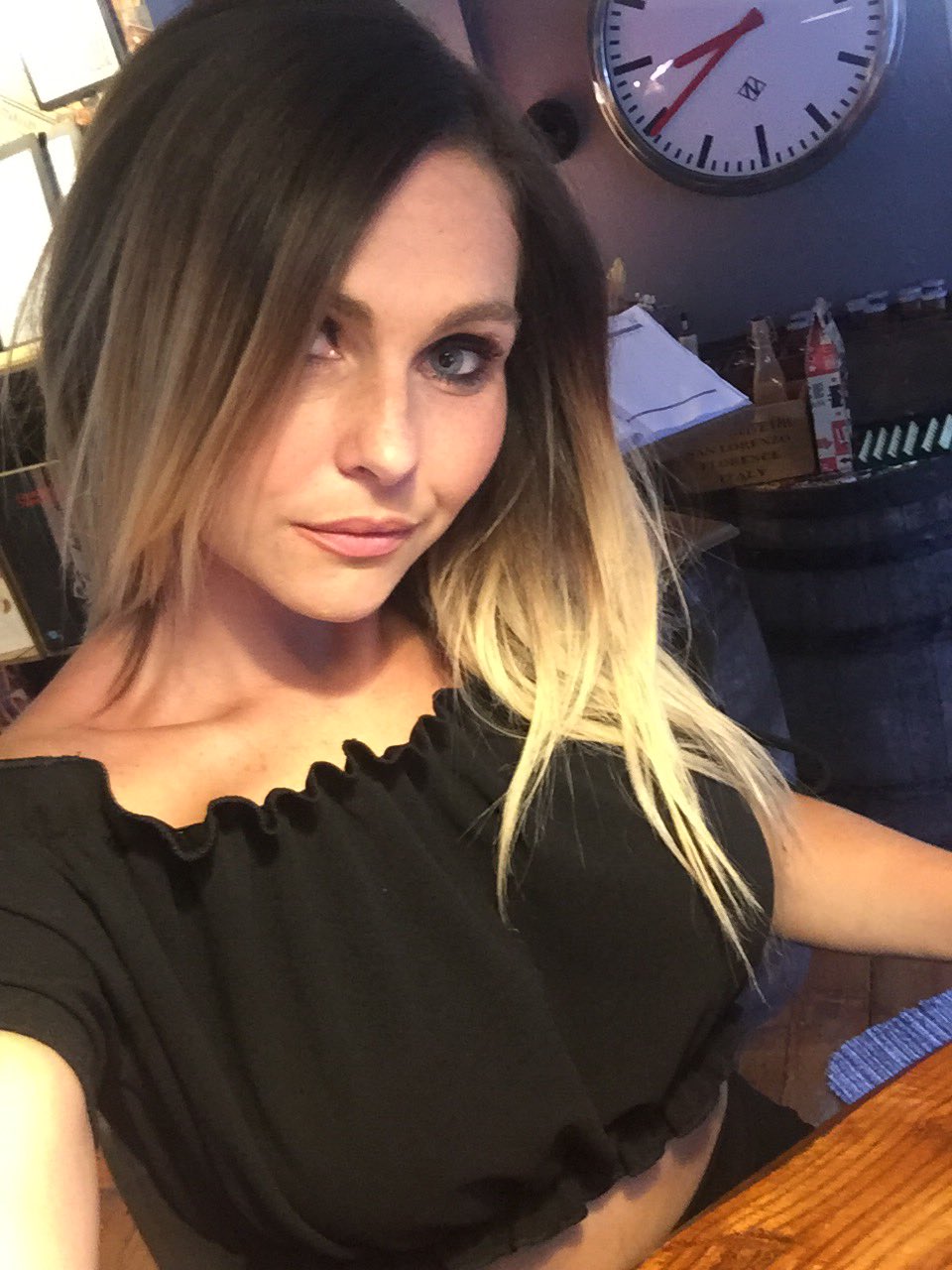 TW Pornstars - 3 pic. Roxi Keogh Xbiz Miami May 12-17th. Twitter. Look