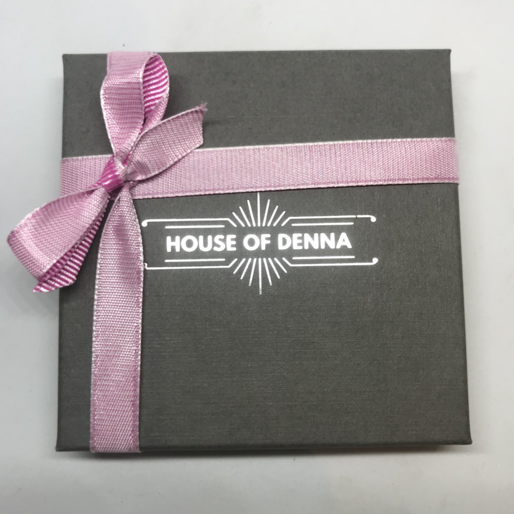 HouseOfDenna's tweet image. #mondayblues #prettypackages Monday’s 😩😩😩😩
I’m not really sure what happened to this weekend. I seemed to go in a flash. Still, sending little boxes like this make me happy 😃