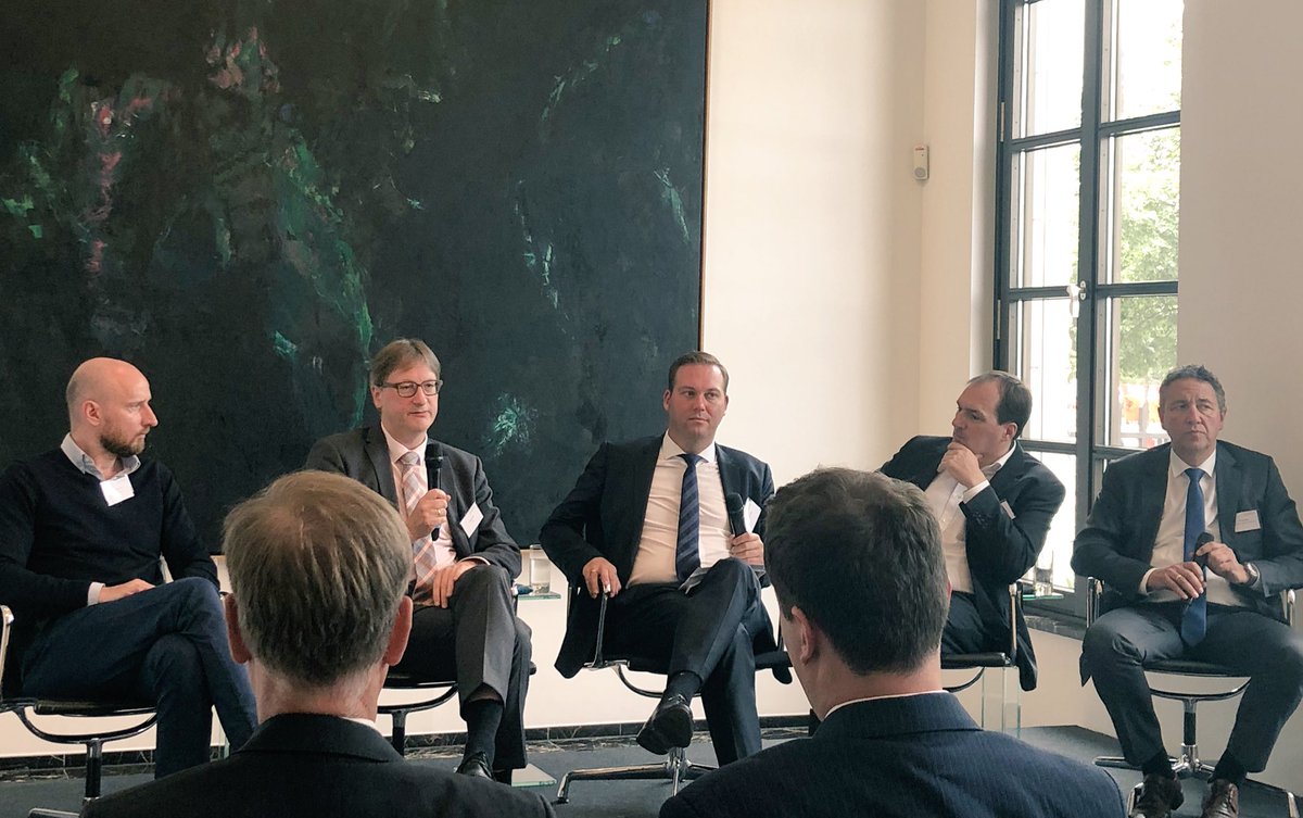 alexzeyer's tweet photo. Treffen der #JungenGruppe der @cducsubt in Berlin. Diskussionsrunde zur Verkehrsinfrastruktur im ländlichen Raum. https://t.co/WaWmrSaLH2