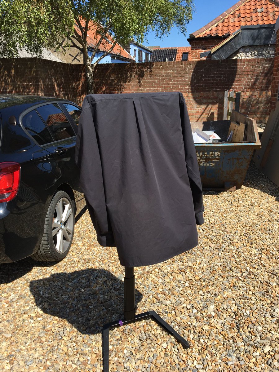 sinfoniavivauk's tweet image. Use for a music stand no. 4673 @RATstands #laundry #washingline #airer #concertdress #sunny #WellsNextTheSea @WellsMaltings