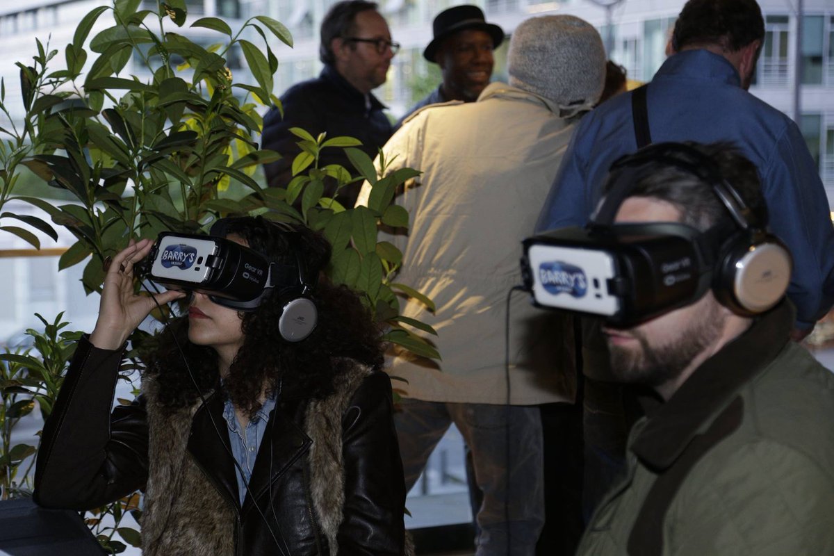 Pour vos #events, vos lancements de produit ou la promotion de votre entreprise .. Faites appel à #BarrysVR pour une animation en Réalité Virtuelle ! #VR #Corporate #promotion #agenceVR #barrysVR
