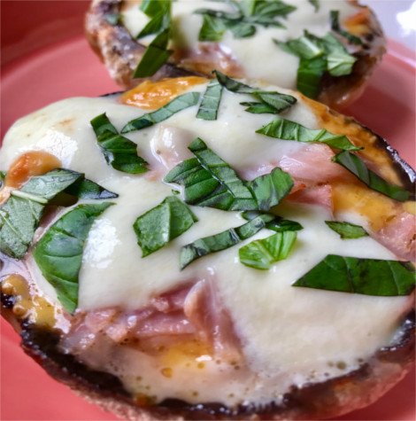 NLCKitchen's tweet image. All the delicious taste of pizza with none of the carbs and no cauliflower crust in sight! Give these delicious Portobello Pizzas a try for a quick and easy dinner
nlckitchen.com/recipe/portobe…

#EatNatural #EatReal #LCHF #NLCKitchen #MeatFreeMonday #Vegetarian #LowCarb #KetoEats #Keto