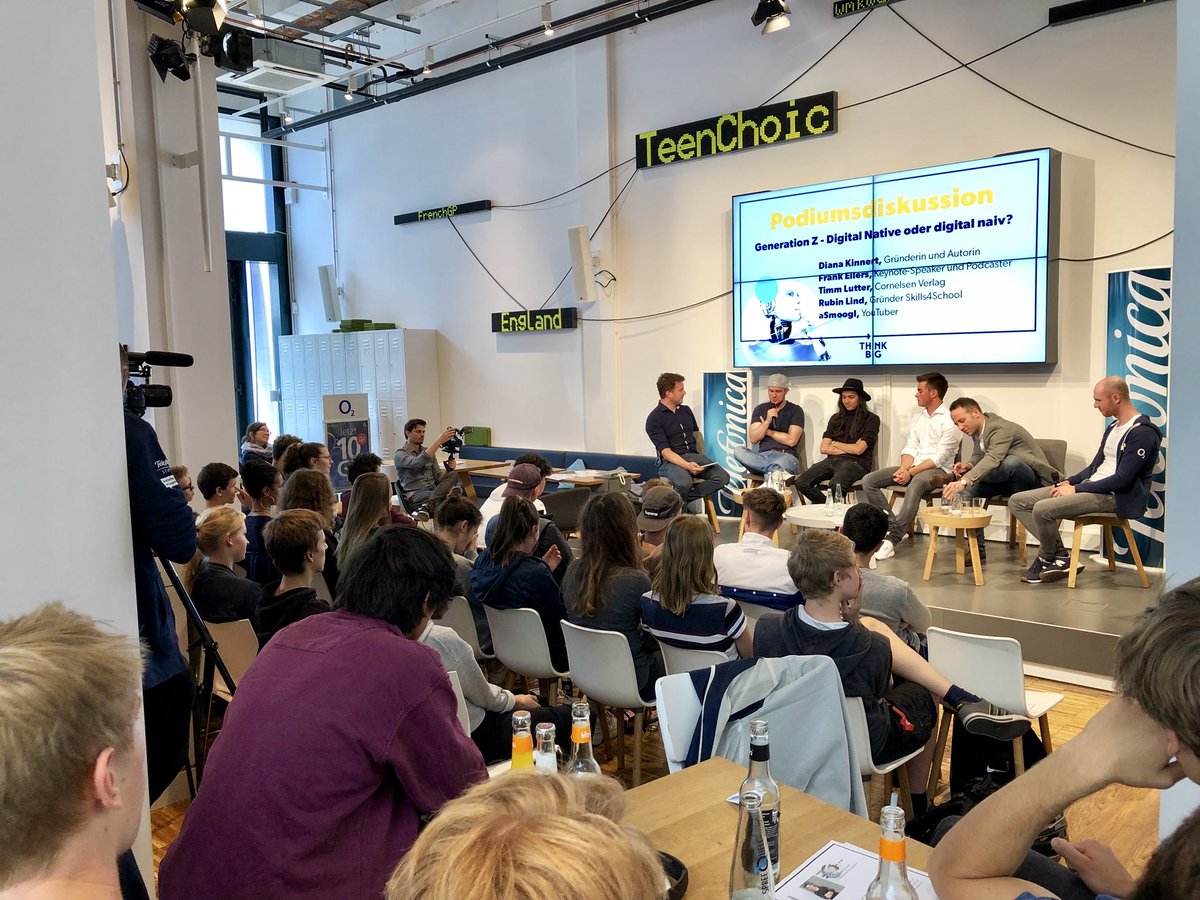 YAEZagency's tweet image. Workshops und Podiumsdiskussion zum Thema „Generation Z – Digital Native oder digital naiv?“ beim #ThinkBigTour Event mit 50 Schülern im @base_campberlin #o2ThinkBig