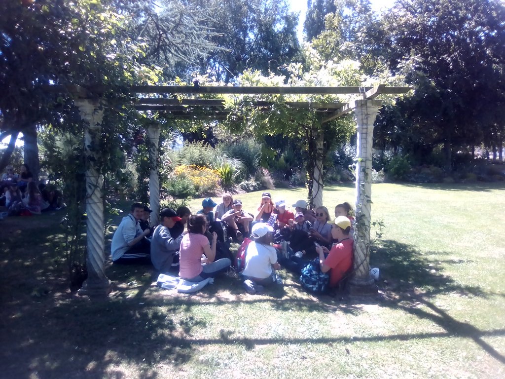 LakelandsAcad's tweet photo. We have arrived in Honfleur - having a little look around and some lunch in a beautiful park. #LakelandsAcad #LANormandyTrip2018
#LAWorldStudies https://t.co/T6ivjhSd2I