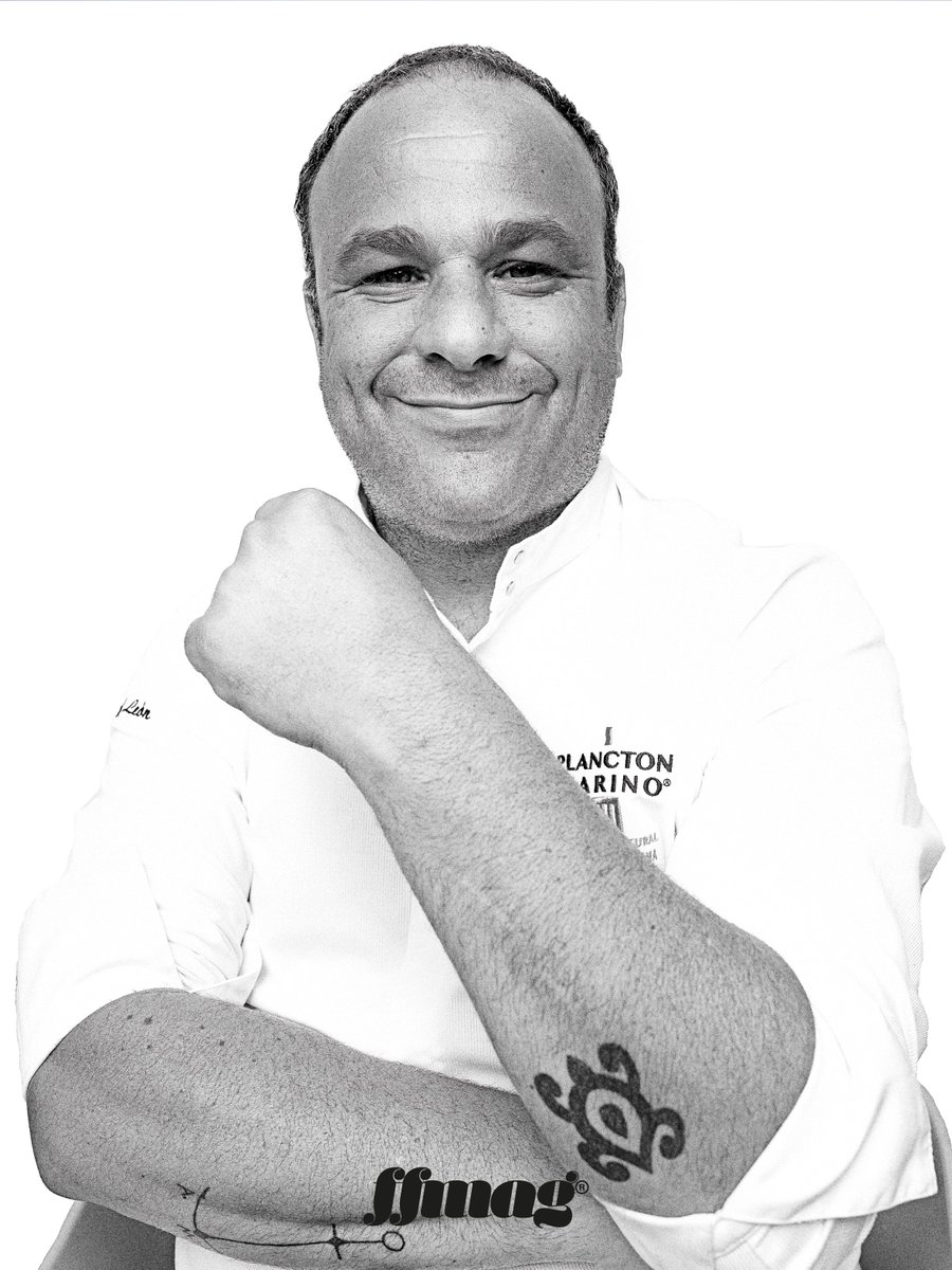 He never dreamt of becoming a super chef, but by the age of five he was cleaning fish already. He also says that he likes to “look at the sea, more like a sea biologist than a cook”,which is why he has earned the nickname “the chef of the sea”. <a href="/chefdelmar/">Restaurante Aponiente. Ángel León</a> @Aponiente #FaceFoodMag