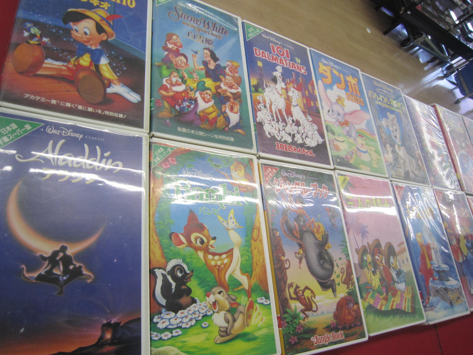 オフハウス小金井店 公式 ビデオいっぱい ディズニーのvhs入荷しました 新しい３ｄのディズニーも良いけど昔 のアニメーションのディズニーには味がありますよねー ハードオフ 昔のディズニー ビデオ ハードオフ小金井 T Co