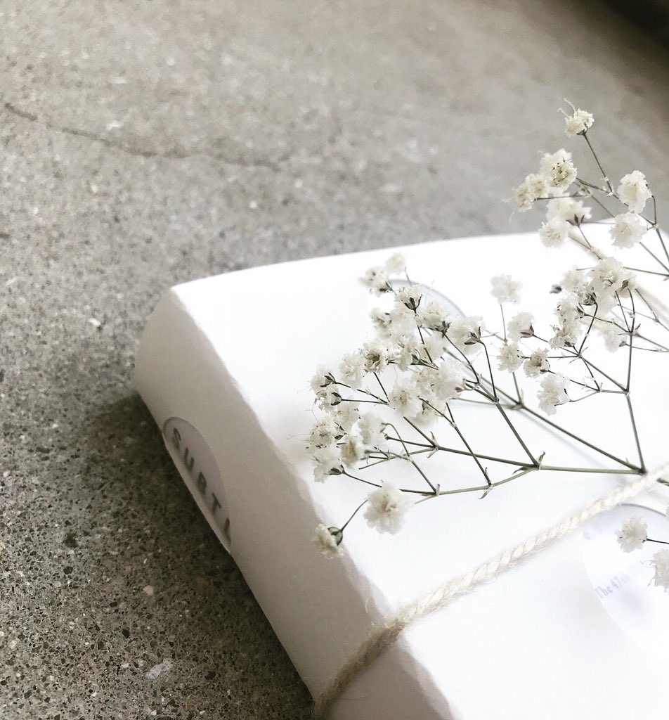 ni_____21's tweet photo. .
Bookstylist
・
・
works
・
・
bookcover & driedflowers
・
・
#bookstylist #driedflowers #bookcover https://t.co/Z6heiz7eNe