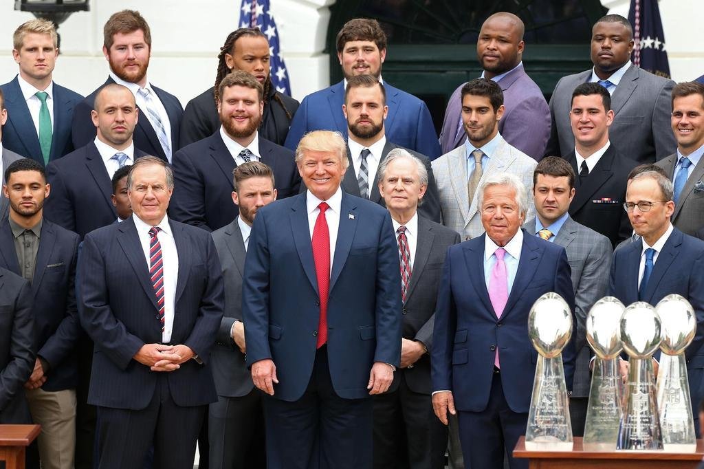 rcooley123's tweet photo. Dear NFL Owners, You Folded To A Child Abuser, Racist And The Bully-In Chief https://t.co/7vZ32eNtQU via @GrondaMorin | https://t.co/OBi9js5GEI