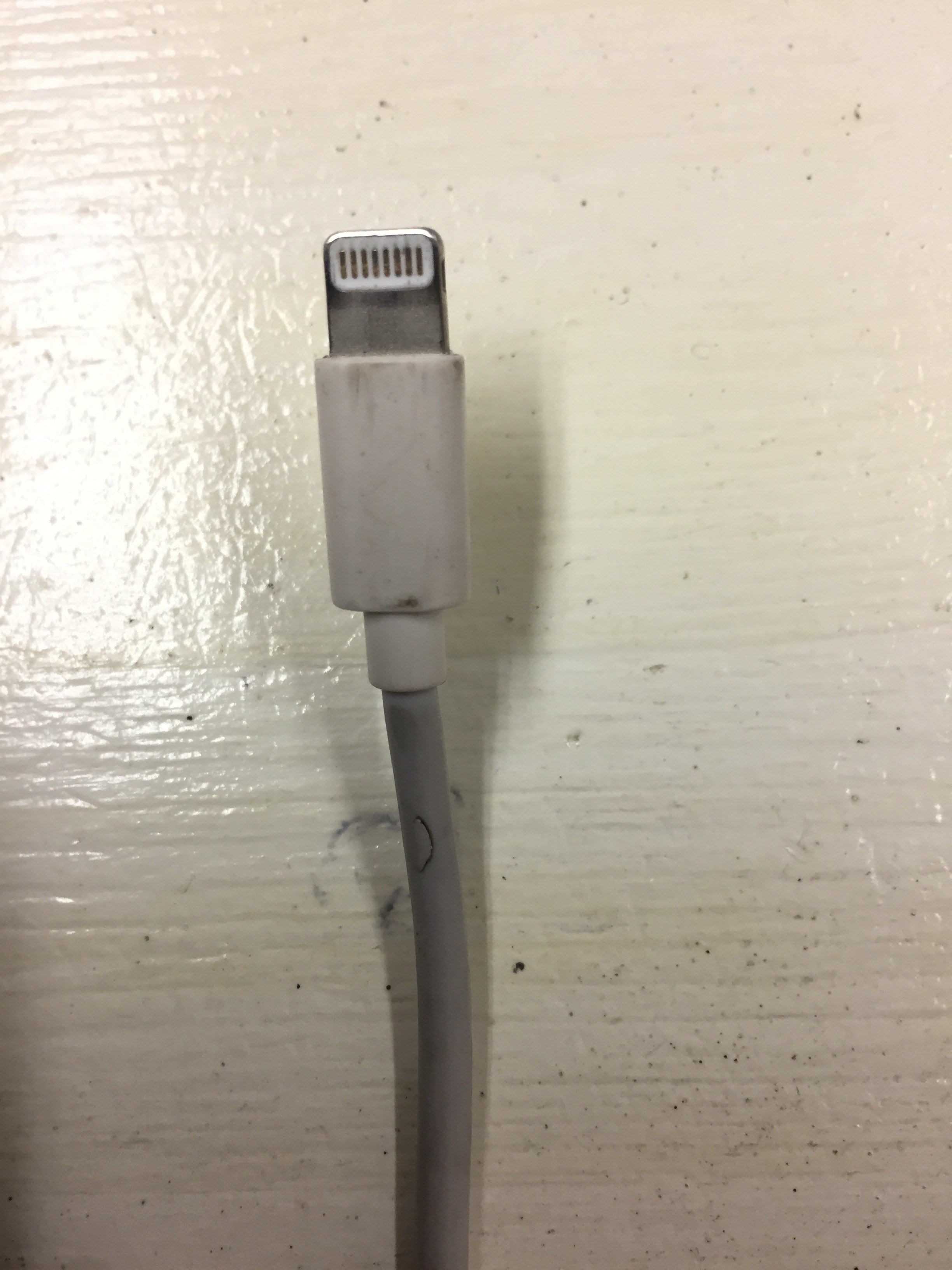 スマホ修理 スマホスピタル福岡天神店 福岡市 中央区 中州 天神 薬院 今泉 大名 警固 Iphoneの充電口に充電器が刺さったままで抜けない 折れてしまっているなんて方はいらっしゃいませんか そんなお悩みも福岡天神店でサクッと解決しちゃい