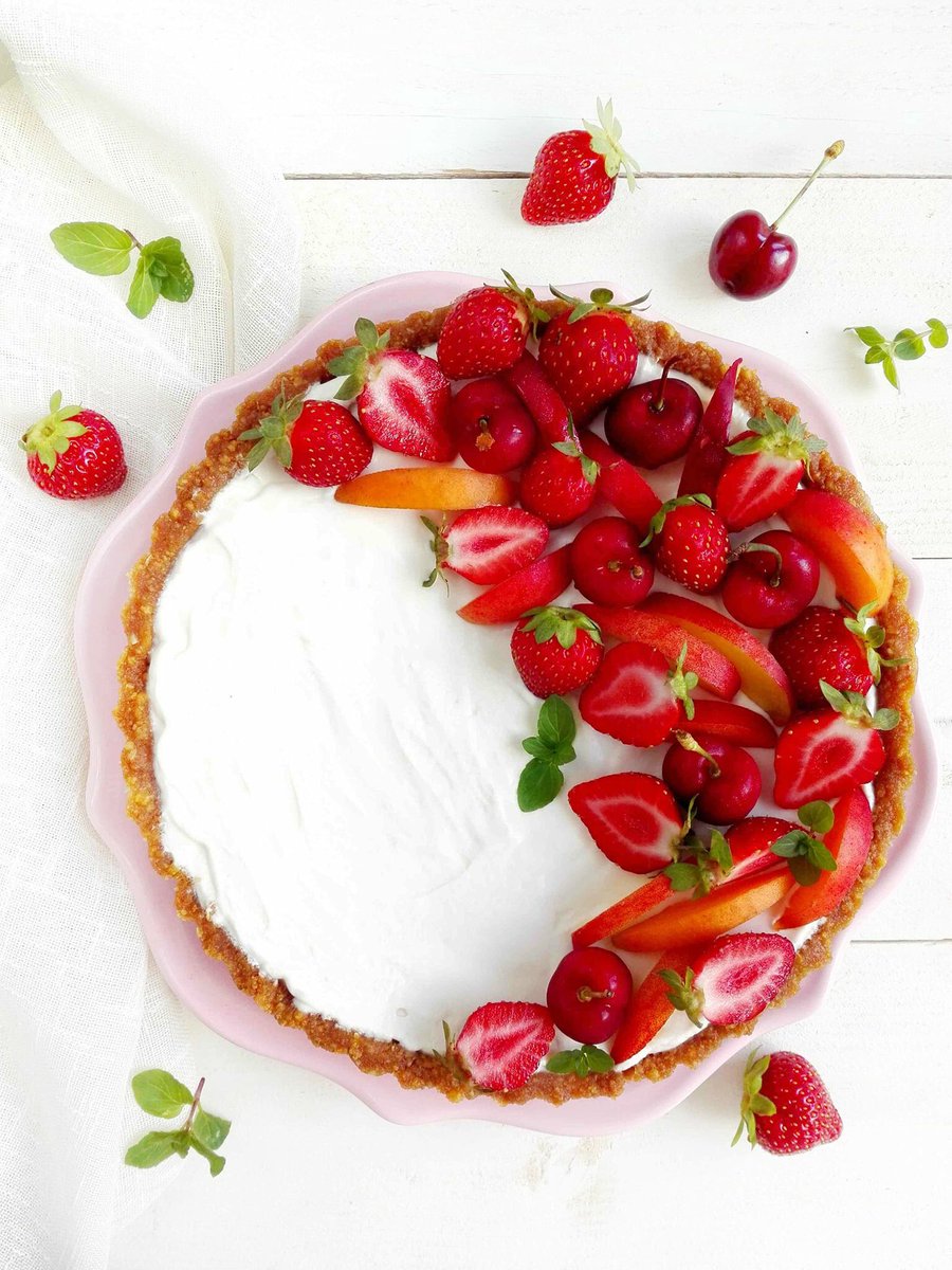 Iniziamo la #settimana col nuovo #tema, le #crostate!! La prima a proporci la sua versione è Jessica de <a href="/Lacasaperdue/">Jessica Serra</a> 😍😍 Una crostata fresca, senza cottura, crema al #mascarpone e #fruttafresca 🍒🍎🍓 Trovate la ricetta qui lacasaperdue.it/2018/06/crosta…