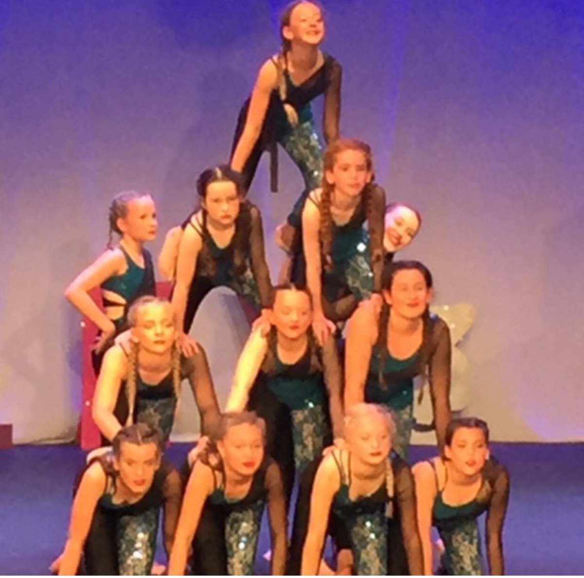 flexstudio1's tweet image. Inter acro team 💙🌟💥