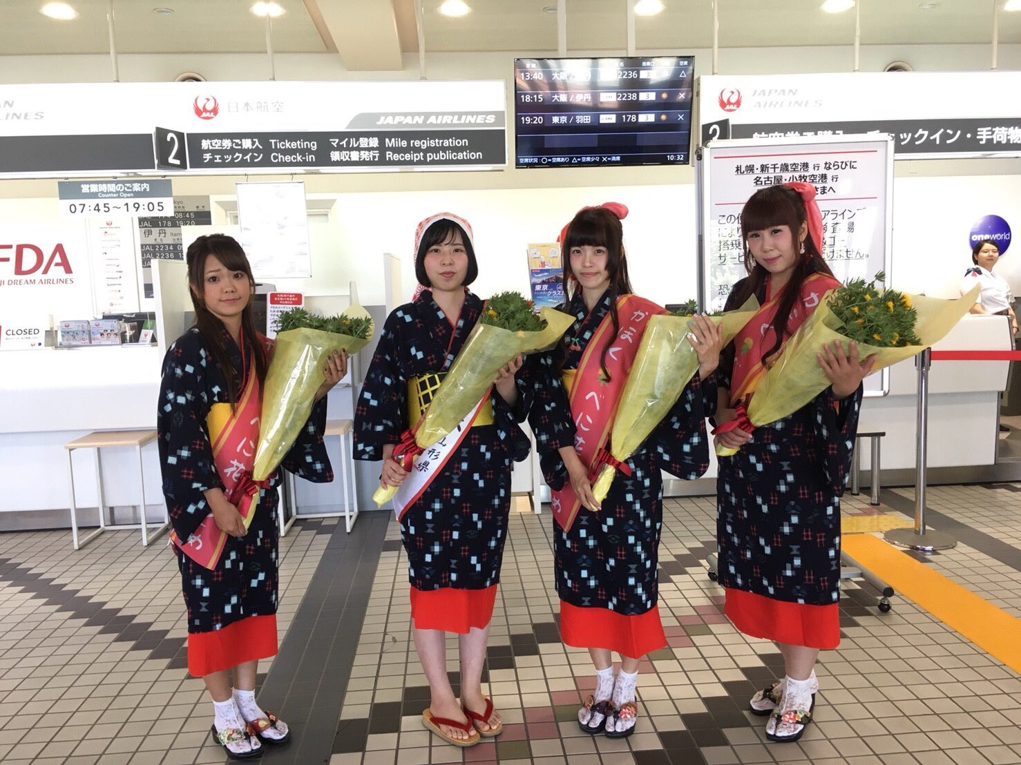 かほくべに花おとめ 公式アカウント 今日はおいしい山形空港で 河北町のべに花キャンペーンをやってます 紅花娘とのコラボです なかよし 山形 紅花 べに花おとめ 紅花娘 河北町 キャンペーン おいしい山形空港 T Co Sqwhdyi7rn