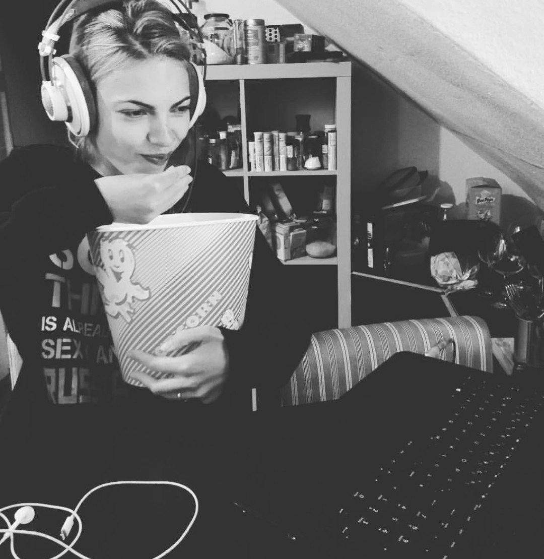 CraftCodeCrew's tweet photo. Looks like @dannynateme is really #happy with her new #blogpost

#comming_soon #billigeplaetze #Xamarin https://t.co/GgDsVBp4u0